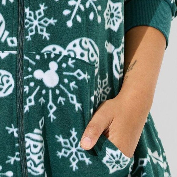 ❤️NWT VINTAGE TORRID PAJAMA DISNEY CHRISTMAS HOLIDAY MICKEY MOUSE ONESIE PLUS - Picture 2 of 12